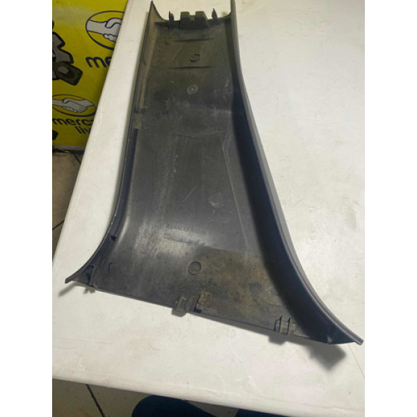 Acabamento Coluna Central Lado Direito Megane 2207