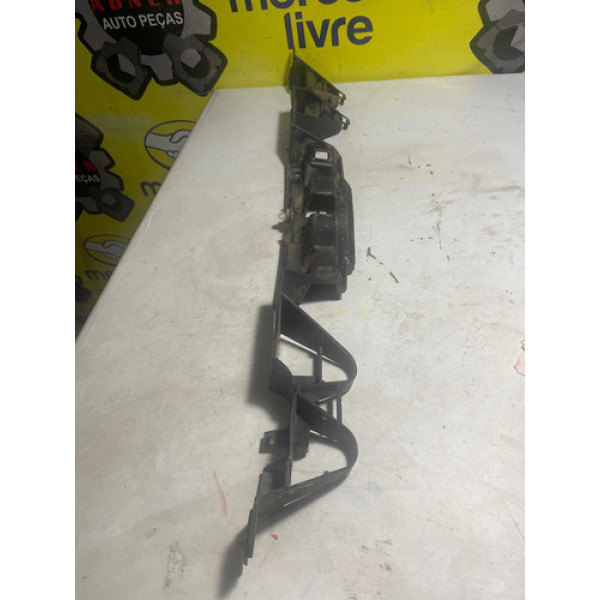 Guia Para-choque Tras Central Megane Sedan 04