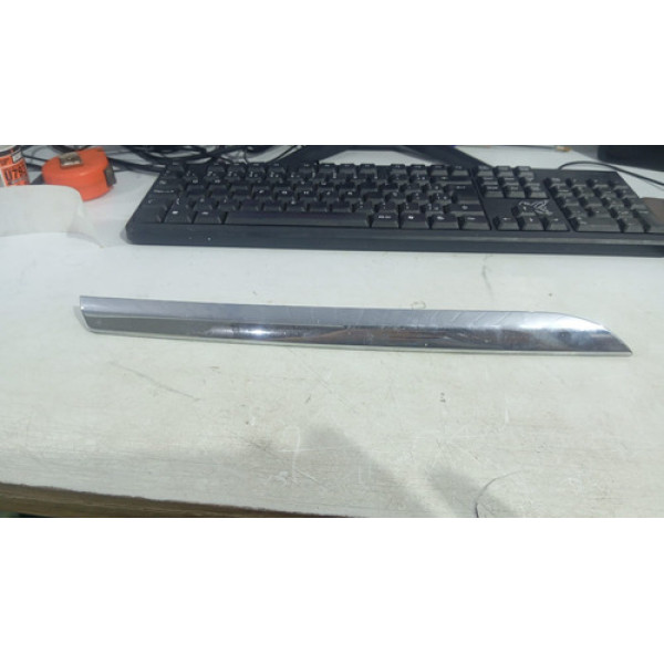 Faixa Acabamento Da Grade Direita Mercedes-benz Classe Glk