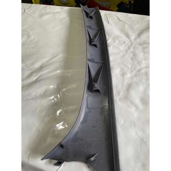 Acabamento Lado Direito Escort Europeu  97kb-b03196-ahw