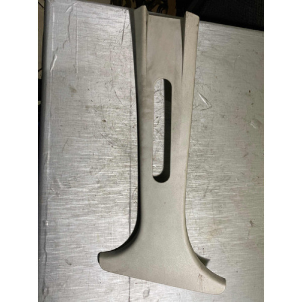 Acabamento Superior Coluna Central Lado Esquerdo Fiesta 05