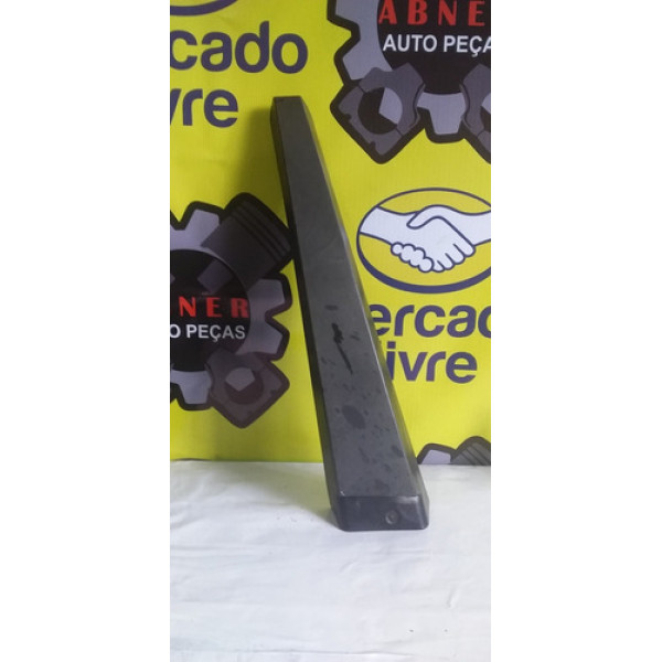 Acabamento Coluna Central  Esquerda Megane 2007 D8200073436