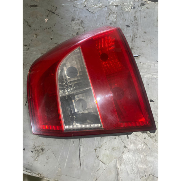 Lanterna Traseira Direita Vectra Mileniun 1995 Com Avaria