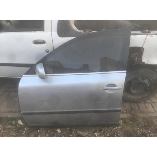 Porta Dianteira Esquerda Vw Passat 98/00(só A Porta)