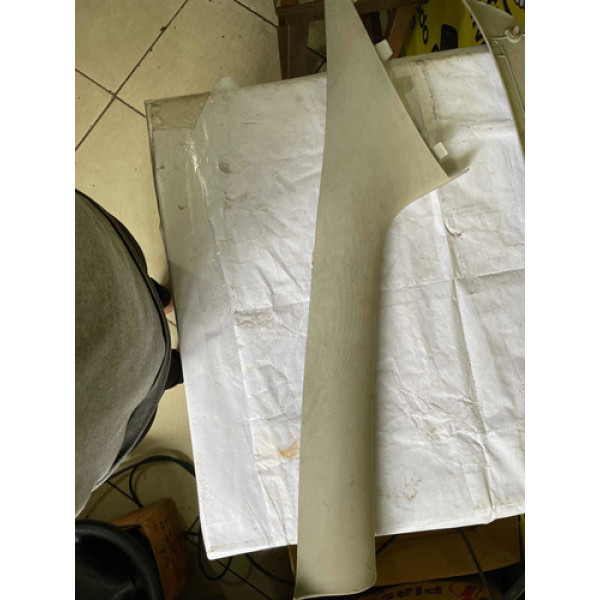 Moudura Esquerda Pára-brisa Ford Ka 2020